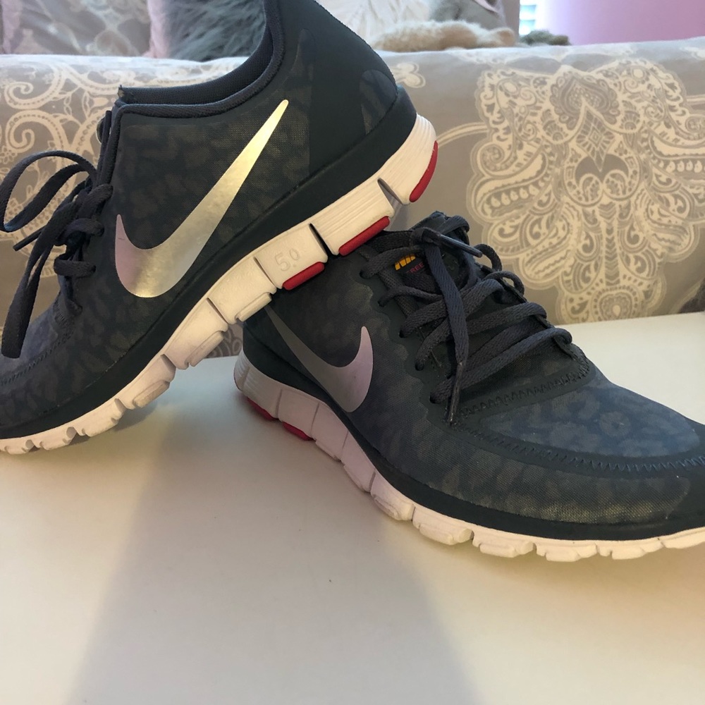 Grey Nike 5.0 women’s shoe, cheetah